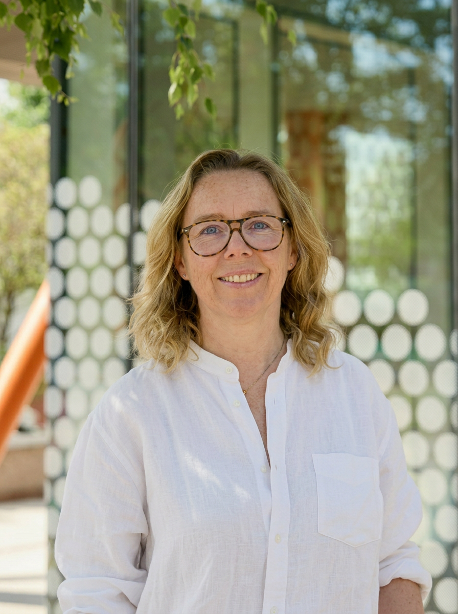 Robyn Pierce, B2B paid media consultant